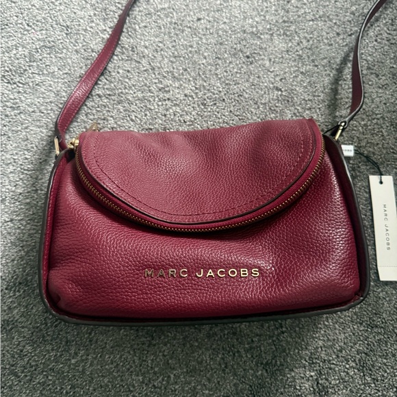 Marc Jacobs Groove Deep Red Pomegranate Leather Crossbody Bag - Picture 4 of 7